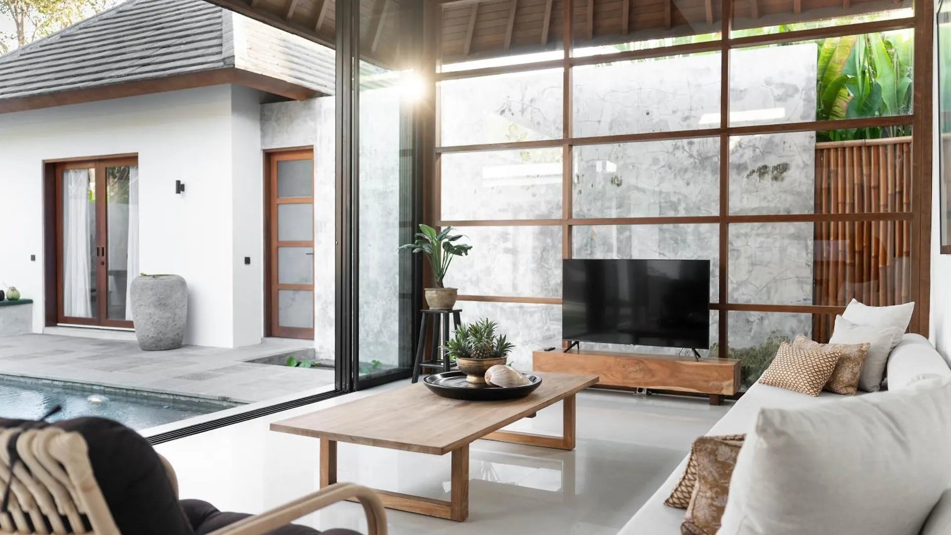 Villa Under The Sun - Seminyak Indonesien