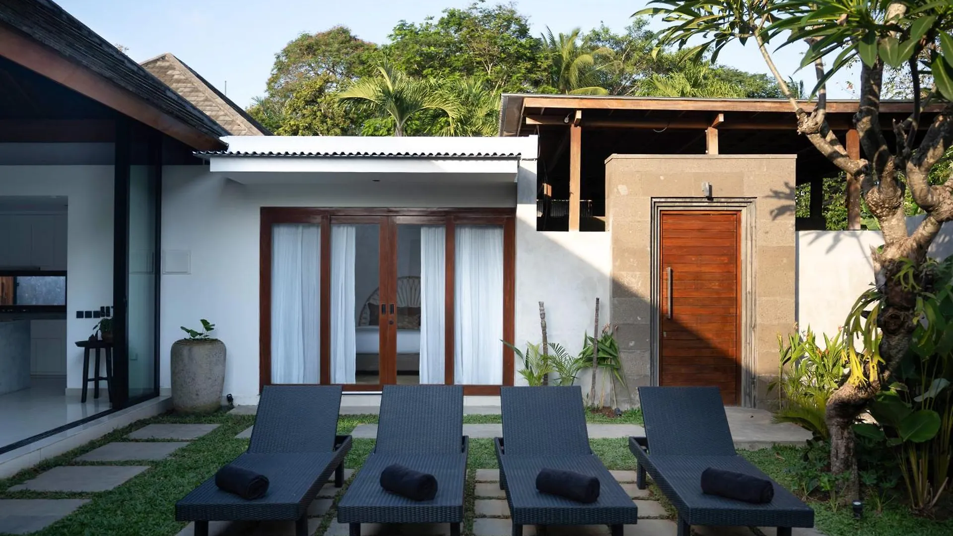 Villa Under The Sun - Seminyak Indonesien